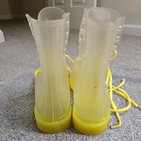 Jelly Yellow Bottom See-Through Rain Boots Size 39 - Picture 4 of 5